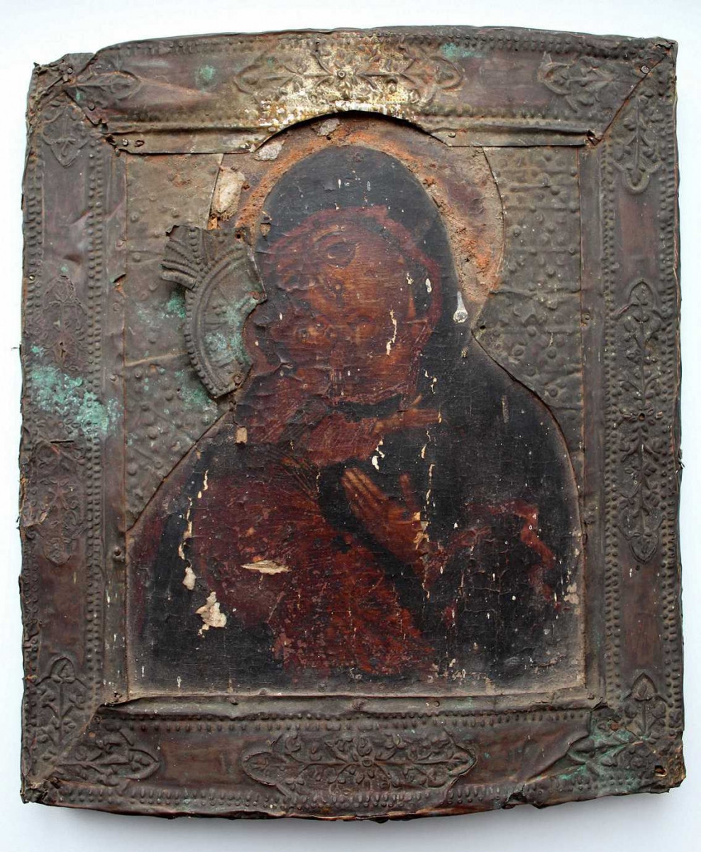 Икона Владимирской Божией Матери. 17 век. Икона и оклад до реставрации.